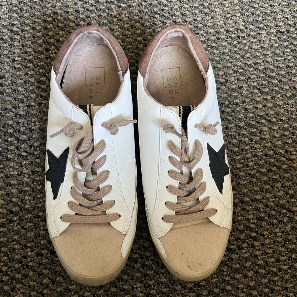 Shu shop Pamela sneakers size 8.5 excellent condition